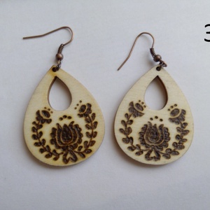 Népies fülbevaló fából - ékszer - fülbevaló - lógó fülbevaló - Meska.hu