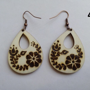 Népies fülbevaló fából - ékszer - fülbevaló - lógó fülbevaló - Meska.hu