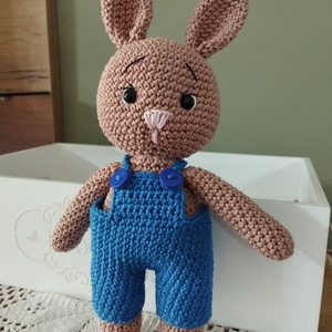 Horgolt amigurumi nyuszi nadrágban - Meska.hu