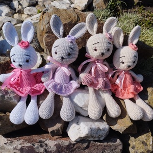 Horgolt nyuszilány fodros szoknyában-amigurumi - játék & sport - plüssállat & játékfigura - nyuszi - Meska.hu