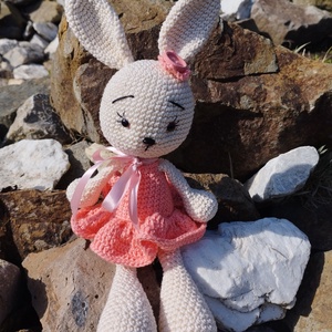 Horgolt nyuszilány fodros szoknyában-amigurumi - Meska.hu