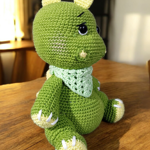 Horgolt T-rex dinó, Játék & Sport, Plüssállat & Játékfigura, Plüss dínók, Baba-és bábkészítés, Horgolás, MESKA