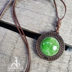 KÉSZLETKISÖPRÉS - Moha mintájú nyaklánc fa alapon - Epoxy, epoxi gyanta - Gyantacsodák - Nikolett Dekor - ékszer - nyaklánc - hosszú nyaklánc - Meska.hu