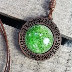 KÉSZLETKISÖPRÉS - Moha mintájú nyaklánc fa alapon - Epoxy, epoxi gyanta - Gyantacsodák - Nikolett Dekor - Meska.hu