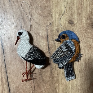 Hímzett madár karácsonyfadíszek - karácsony - karácsonyi lakásdekoráció - karácsonyfadíszek - Meska.hu