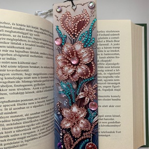 Könyvjelző virág mintával, Könyv & Zene, Könyvjelző, Gyöngyfűzés, gyöngyhímzés, MESKA