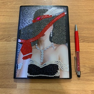 Jegyzetfüzet női portréval, Otthon & Életmód, Papír, írószer, Jegyzetfüzet & Napló, Gyöngyfűzés, gyöngyhímzés, MESKA