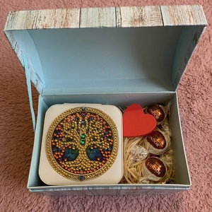 Valentin napi ajándékcsomag ékszertartóval, Ékszer, Ékszertartó, Ékszerdoboz, Gyöngyfűzés, gyöngyhímzés, MESKA