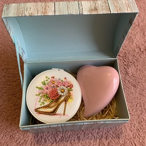 Valentin napi ajándékcsomag ékszertartóval - Meska.hu