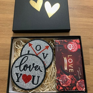 Valentin napi ajándékcsomag poháralátéttel - Meska.hu