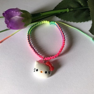 Fonott makramé  karkötő  Hello Kitty medállal  - ékszer - karkötő - fonott karkötő - Meska.hu