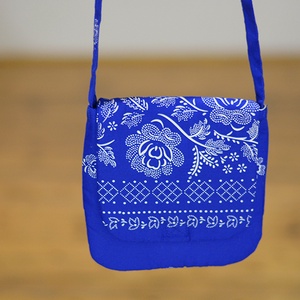 Kékfestő mintájú bordűrös táska, Táska & Tok, Kézitáska & válltáska, Vállon átvethető táska, Varrás, MESKA