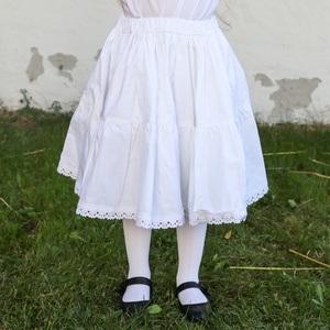 Fehér, vászon, PÖRGŐS, 25-85 cm-es néptáncos szoknya, alsószoknya gumis derékkal (290 cm körben) - ruha & divat - női ruha - szoknya - Meska.hu
