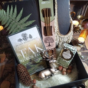 Ajándékcsomag karécsonyra szarvas figurával, kézműves nyakékkel - A fák titkos élete című könyvvel  - Meska.hu