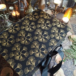 Ajándékcsomag karécsonyra szarvas figurával, kézműves nyakékkel - A fák titkos élete című könyvvel  - szépségápolás - kozmetikai ajándékcsomag - Meska.hu