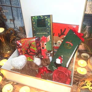 Karácsonyi ajándékcsomag csokoládéval, szerelmes szarvasokkal, szelenit ásvány szívvel , Élelmiszer, Gourmet ajándékcsomag, Mindenmás, MESKA
