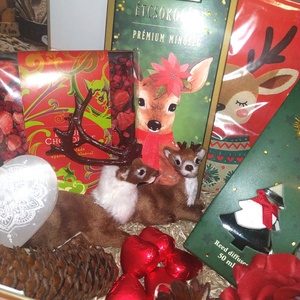 Karácsonyi ajándékcsomag csokoládéval, szerelmes szarvasokkal, szelenit ásvány szívvel  - élelmiszer - gourmet ajándékcsomag - Meska.hu