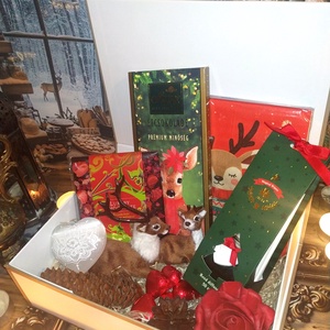 Karácsonyi ajándékcsomag csokoládéval, szerelmes szarvasokkal, szelenit ásvány szívvel  - élelmiszer - gourmet ajándékcsomag - Meska.hu