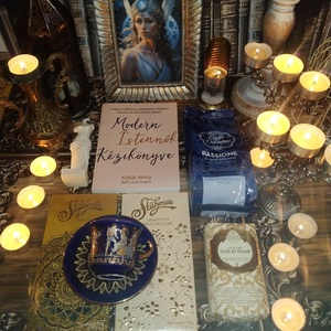 Ajándékcsomag kávéval, kávés csészével és csokoládéval Modern Istennőknek nőnapra, karácsonyra, névnapra, szülinapra - élelmiszer - gourmet ajándékcsomag - Meska.hu