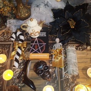 A boszorkány karácsonya ajándékcsomag bűbájosoknak gyertyával cuki díszekkel füstölővel  - karácsony - adventi díszek - adventi gyertyadíszek és koszorúdíszek - Meska.hu