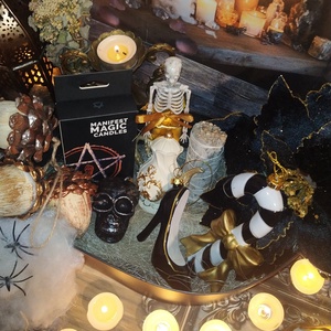 A boszorkány karácsonya ajándékcsomag bűbájosoknak gyertyával cuki díszekkel füstölővel  - karácsony - adventi díszek - adventi gyertyadíszek és koszorúdíszek - Meska.hu