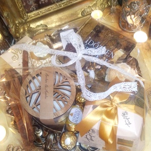 Időtlen értékek ajándékcsomag Valentin napra, nőnapra, szülinapra csokoládékkal, könyvvel, illatgyertyával - élelmiszer - gourmet ajándékcsomag - Meska.hu