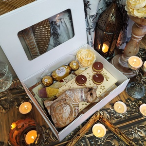 Valentin napi ajándékcsomag csokoládéval cica rajongóknak - Cirmi cica csokiboltja finomságokkal Nőnapra, Szülinapra - élelmiszer - gourmet ajándékcsomag - Meska.hu