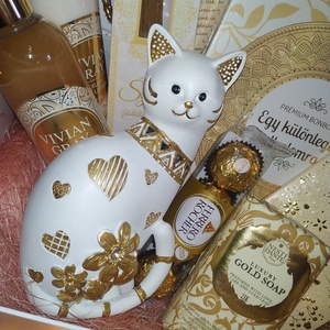 Cicás ajándékcsomag csokoládékkal és kozmetikumokkal nőknek anyáknapjára, szülinapra, névnapra,  - élelmiszer - gourmet ajándékcsomag - Meska.hu