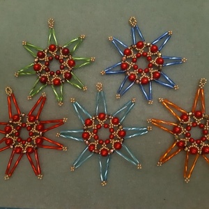 Karácsonyi gyöngydíszek - karácsony - karácsonyi lakásdekoráció - karácsonyi lakásdíszek - Meska.hu