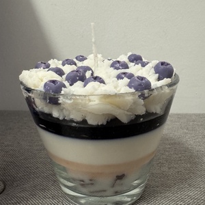 Áfonyás torta desszert gyertya - kellékek & szerszámok - vegyes alapanyag - gyertya alapanyag - szójaviasz gyertya alapanyag - Meska.hu