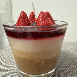 Vaníliás-epres sajttorta desszertgyertya, Kellékek & szerszámok, Dekorációs kellékek, Dekorációs gyertya, Gyertya-, mécseskészítés, MESKA