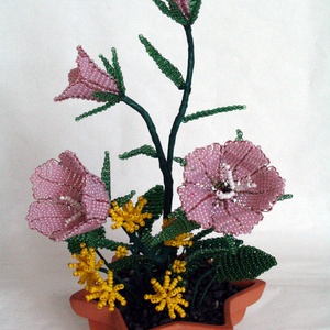 Harangvirág mezei virággal gyöngyből csillag alakú cserépben, lakásdekoráció -  - Meska.hu