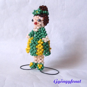 Lány csíkos szoknyában gyöngyből, kabalafigura - táska & tok - kulcstartó & táskadísz - kulcstartó - Meska.hu