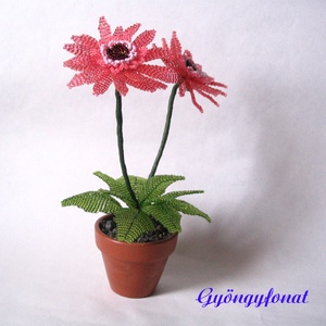 Gerbera cserépben gyöngyből, asztaldísz - otthon & életmód - dekoráció - asztal és polc dekoráció - asztaldísz - Meska.hu