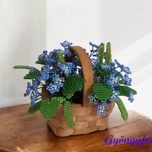 Kék nefelejcs virág  gyöngyből kosárban, asztaldísz  - otthon & életmód - dekoráció - asztal és polc dekoráció - asztaldísz - Meska.hu