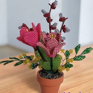 Gyöngyből készült tulipán, asztaldísz  - otthon & életmód - virágdekoráció - virágdíszek - asztali virágdísz - Meska.hu