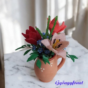 Tulipán gyöngyből, asztaldísz, lakásdekoráció - otthon & életmód - dekoráció - asztal és polc dekoráció - asztaldísz - Meska.hu