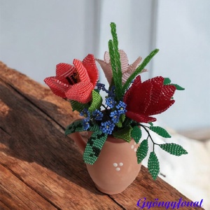 Tulipán gyöngyből, asztaldísz, lakásdekoráció - otthon & életmód - dekoráció - asztal és polc dekoráció - asztaldísz - Meska.hu