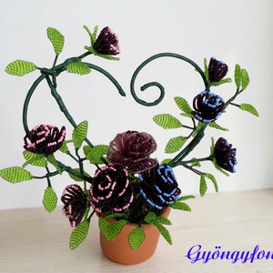 Lila rózsás asztaldísz gyöngyből - Meska.hu