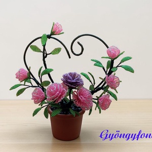 Rózsás asztaldísz gyöngyből - otthon & életmód - virágdekoráció - virágdíszek - asztali virágdísz - Meska.hu