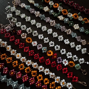 � Vérvörös pipacsos gyöngy karkötő - ékszer - karkötő - gyöngyös karkötő - Meska.hu