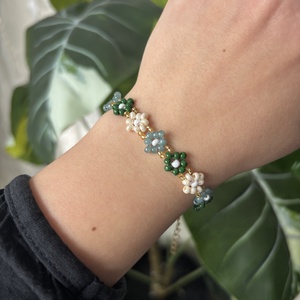 ? Napszőtte Vadvirágok  � kézműves karkötő, Ékszer, Karkötő, Gyöngyös karkötő, Gyöngyfűzés, gyöngyhímzés, Ékszerkészítés, MESKA