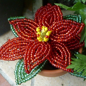 Mikulás virág gyöngyből -  - Meska.hu