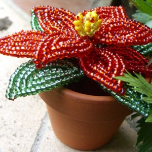 Mikulás virág gyöngyből -  - Meska.hu