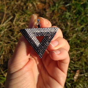 Duplán fűzött Penrose-háromszög medál  - Meska.hu