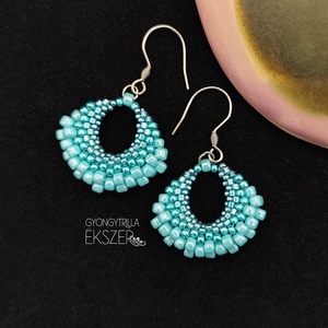 Világos türkiz kosárka fülbevaló, Ékszer, Fülbevaló, Lógó fülbevaló, Ékszerkészítés, Gyöngyfűzés, gyöngyhímzés, MESKA