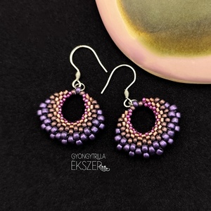 Sötétlila kosárka fülbevaló, Ékszer, Fülbevaló, Lógó fülbevaló, Ékszerkészítés, Gyöngyfűzés, gyöngyhímzés, MESKA