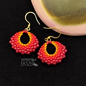 Piros kosárka fülbevaló, Ékszer, Fülbevaló, Lógó fülbevaló, Ékszerkészítés, Gyöngyfűzés, gyöngyhímzés, MESKA