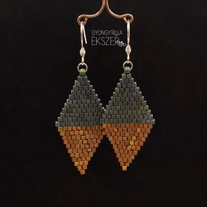  Irizáló arany-zöld gyöngyfűzött rombusz fülbevaló - ékszer - fülbevaló - lógó fülbevaló - Meska.hu