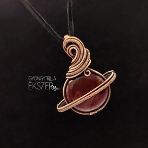 Mookait jáspis bolygó medál antikolt vörösréz befoglalással - ékszer - nyaklánc - medál - Meska.hu